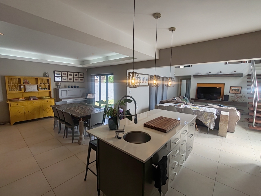 4 Bedroom Property for Sale in Country Club Western Cape